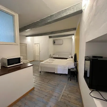 Pensión Living 5 Terre 3*